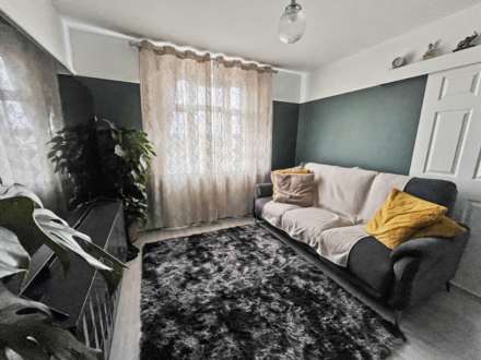 Ensbury Park * Garden Flat*, Image 13