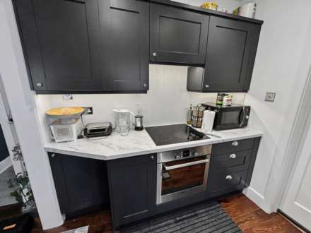 Ensbury Park * Garden Flat*, Image 14