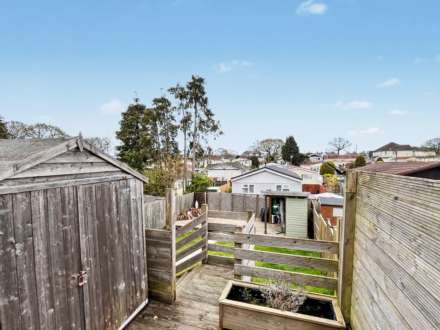 Ensbury Park * Garden Flat*, Image 17