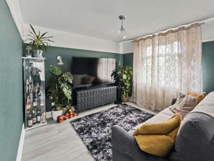 Ensbury Park * Garden Flat*, Image 2