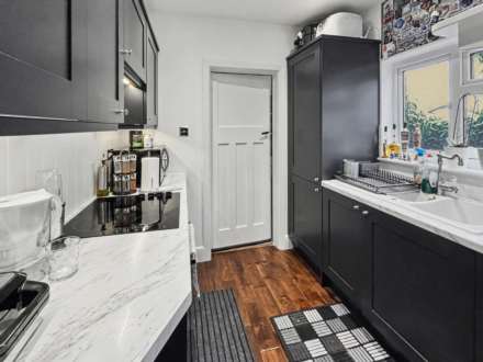 Ensbury Park * Garden Flat*, Image 3