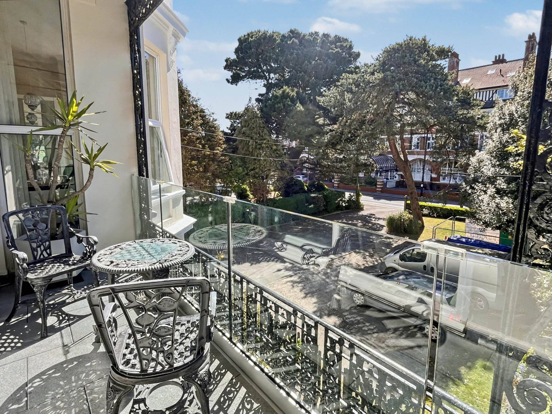 Boscombe Spa Village * Balcony Flat *, Image 10