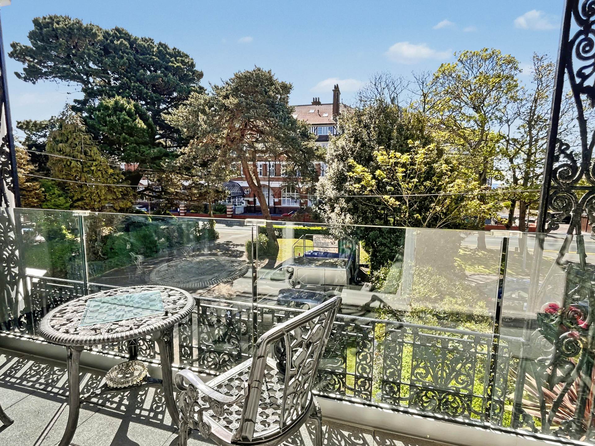 Boscombe Spa Village * Balcony Flat *, Image 2