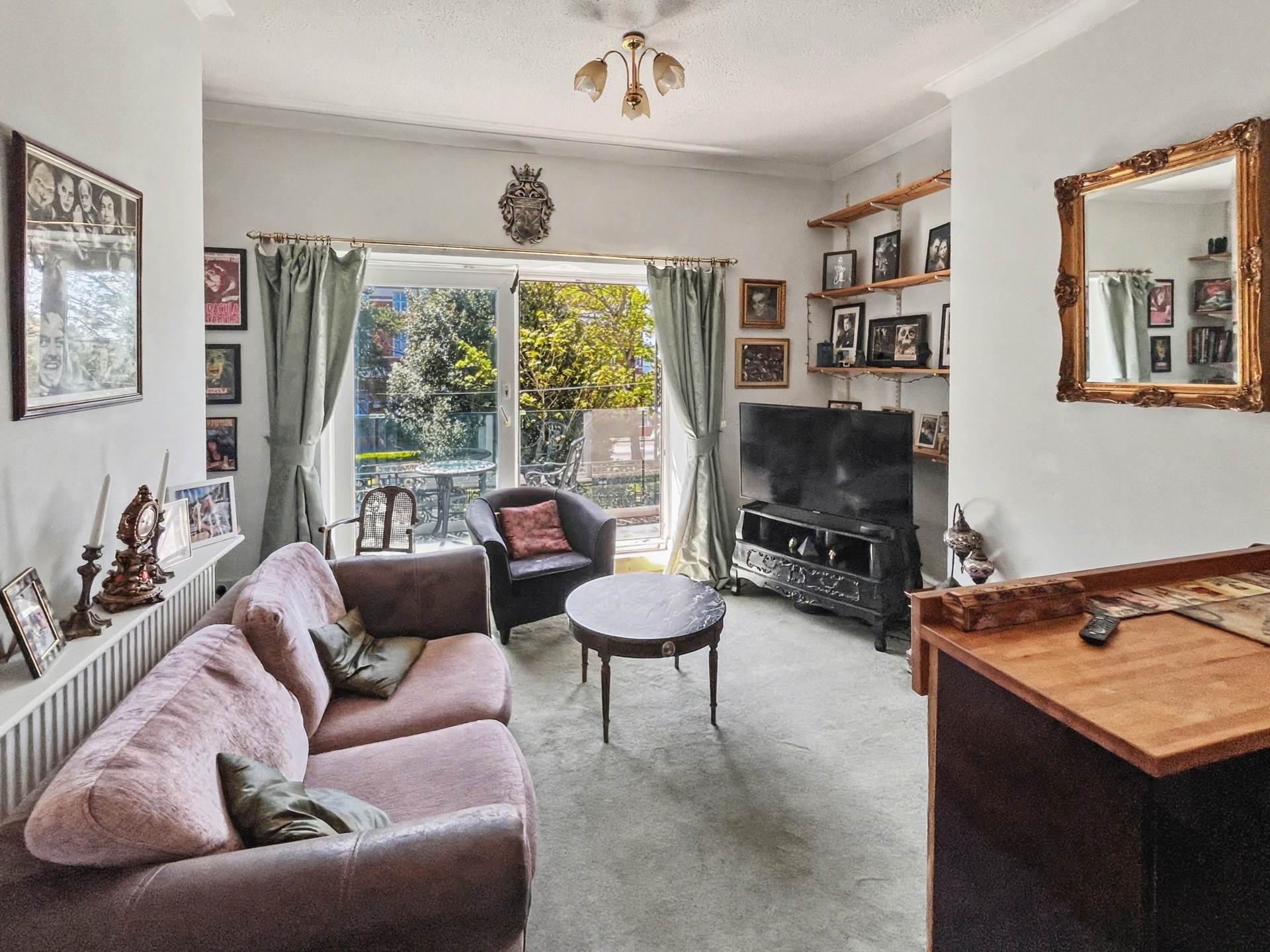 Boscombe Spa Village * Balcony Flat *, Image 9