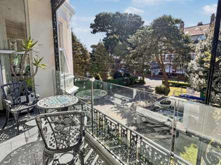 Boscombe Spa Village * Balcony Flat *, Image 10
