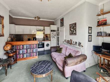Boscombe Spa Village * Balcony Flat *, Image 3