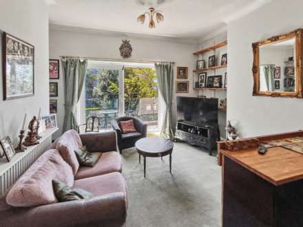 Boscombe Spa Village * Balcony Flat *, Image 9