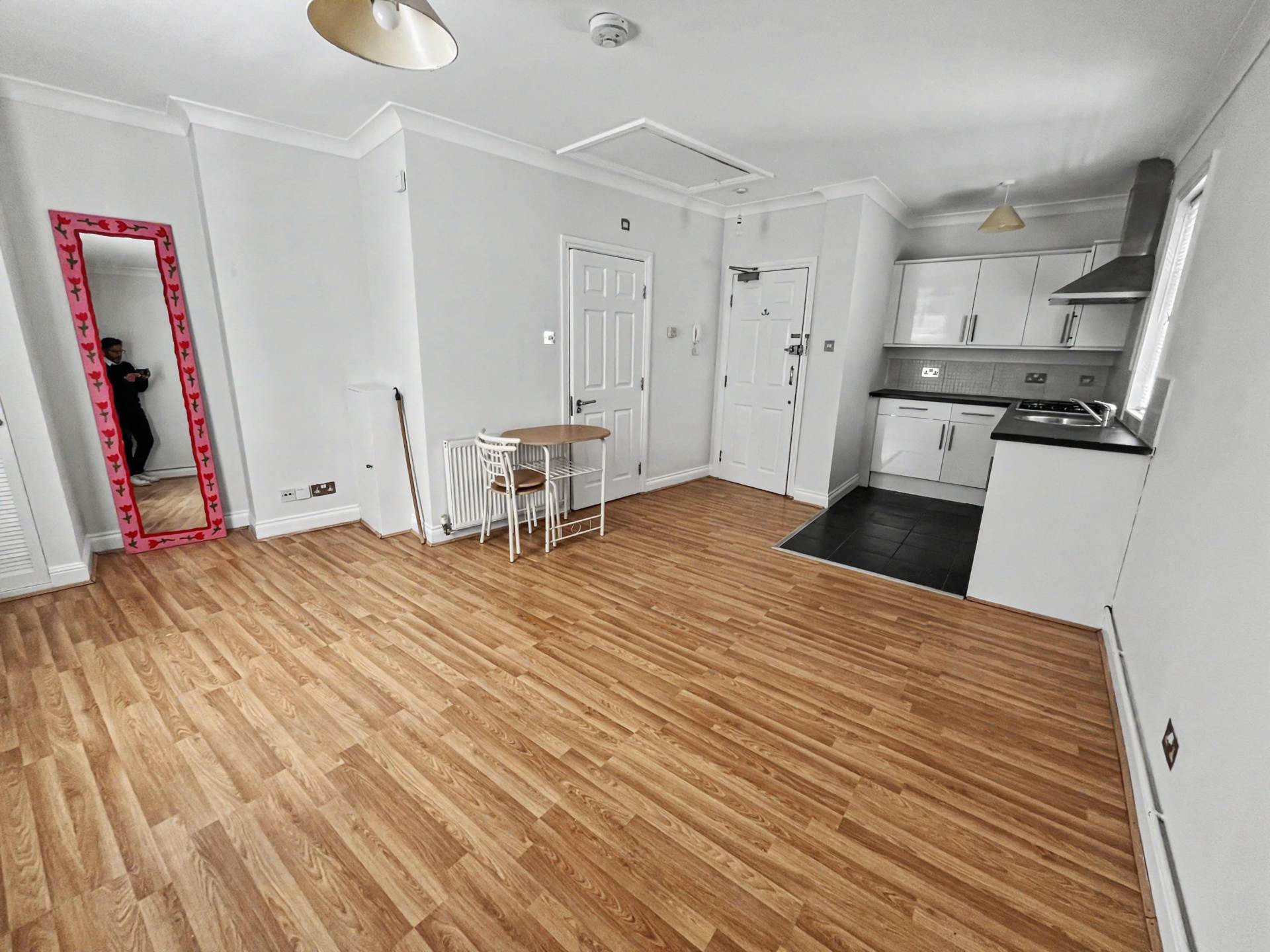 Eldon Place, Westbourne * Studio Apartment*, Image 2