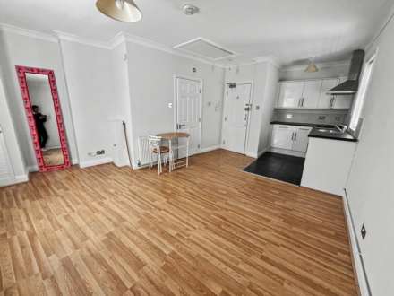Eldon Place, Westbourne * Studio Apartment*, Image 2