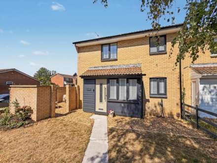 Tytherley Green, Throop, Close to Castlepoint