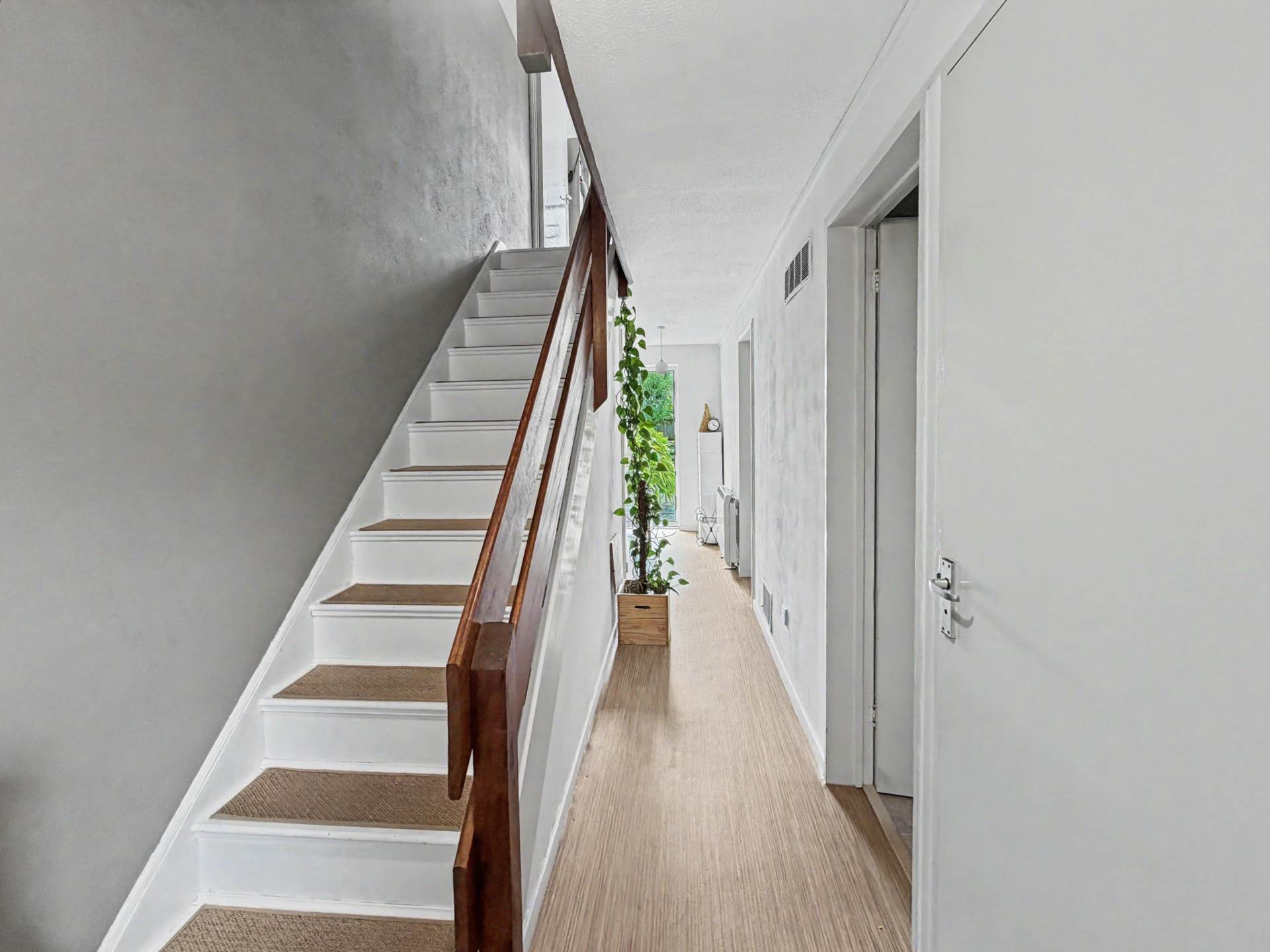 Charming & Impeccable Three-Bedroom Home in a Peaceful Bournemouth Cul-de-Sac, Image 10