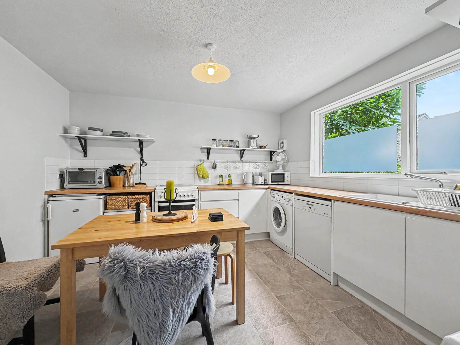 Charming & Impeccable Three-Bedroom Home in a Peaceful Bournemouth Cul-de-Sac, Image 14