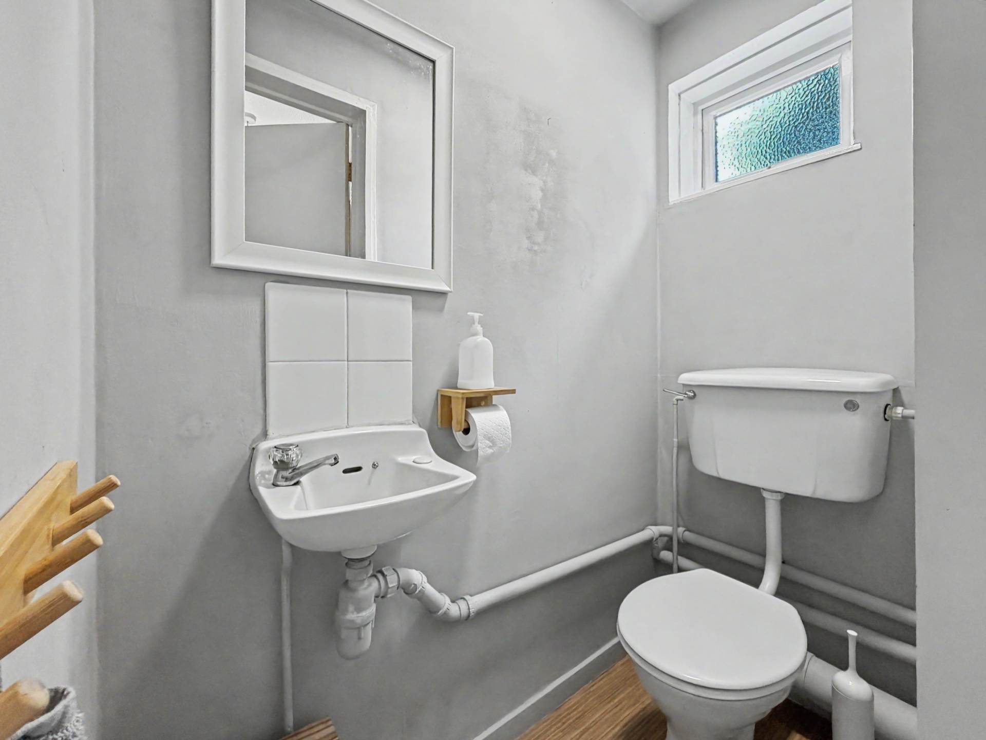 Charming & Impeccable Three-Bedroom Home in a Peaceful Bournemouth Cul-de-Sac, Image 16
