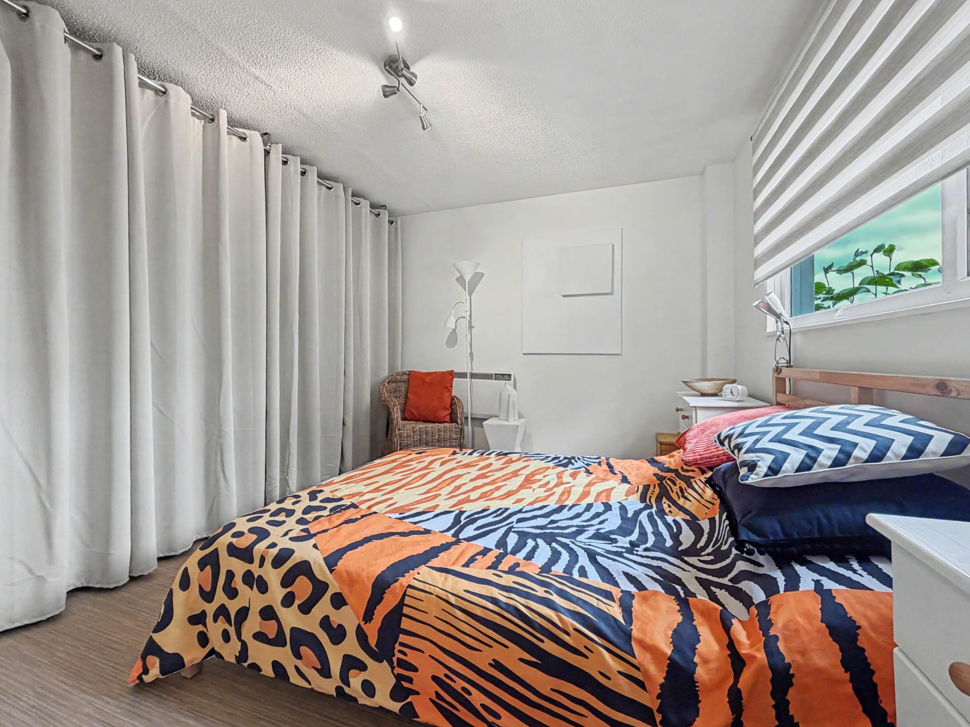 Charming & Impeccable Three-Bedroom Home in a Peaceful Bournemouth Cul-de-Sac, Image 5