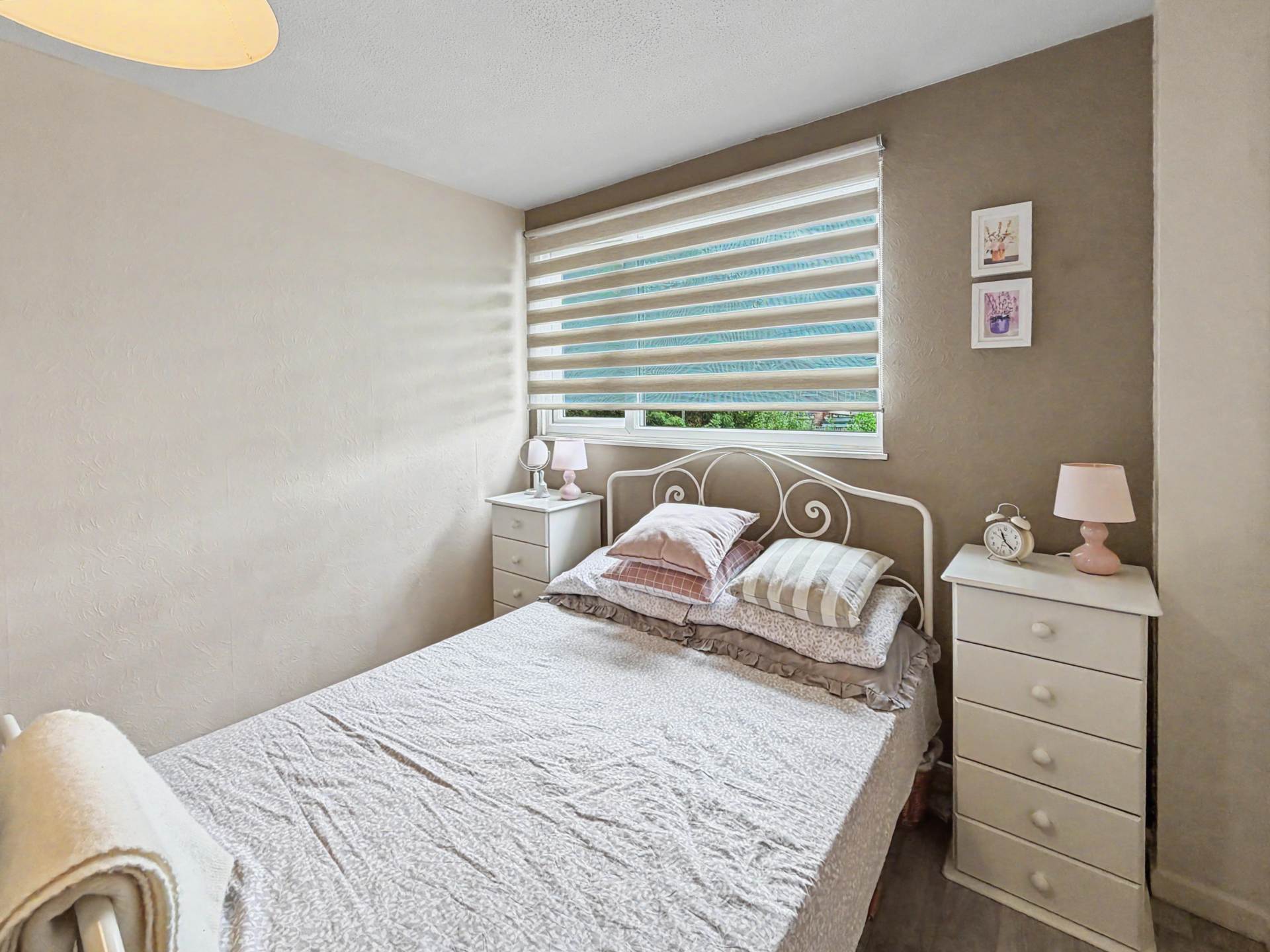 Charming & Impeccable Three-Bedroom Home in a Peaceful Bournemouth Cul-de-Sac, Image 6