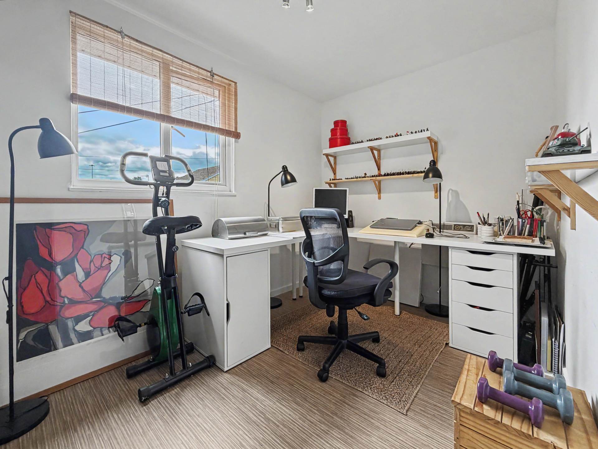 Charming & Impeccable Three-Bedroom Home in a Peaceful Bournemouth Cul-de-Sac, Image 7
