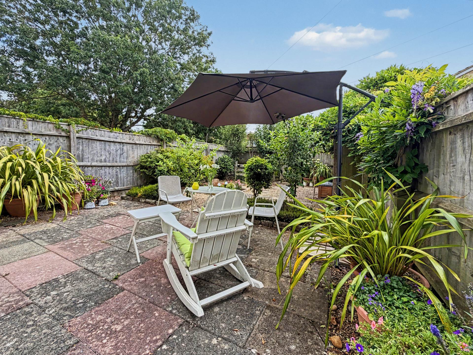 Charming & Impeccable Three-Bedroom Home in a Peaceful Bournemouth Cul-de-Sac, Image 9