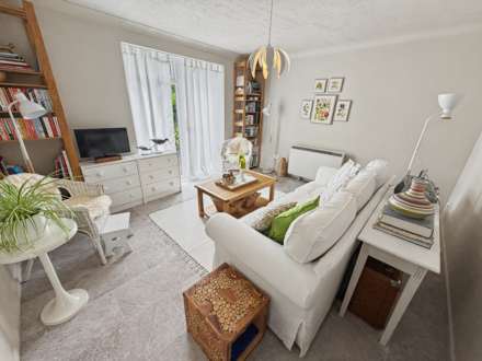 Charming & Impeccable Three-Bedroom Home in a Peaceful Bournemouth Cul-de-Sac, Image 11