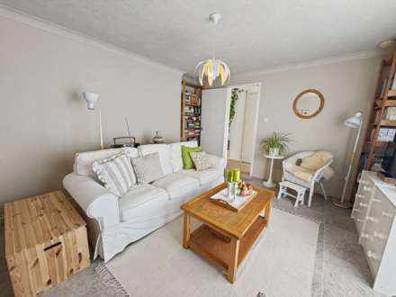 Charming & Impeccable Three-Bedroom Home in a Peaceful Bournemouth Cul-de-Sac, Image 12
