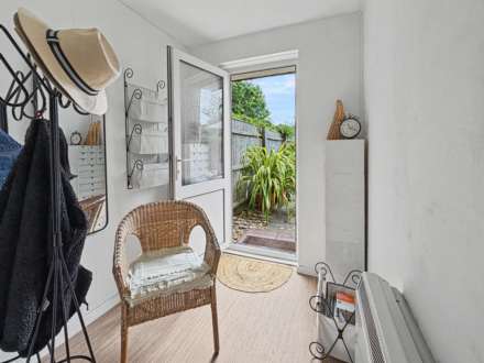 Charming & Impeccable Three-Bedroom Home in a Peaceful Bournemouth Cul-de-Sac, Image 17