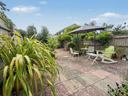 Charming & Impeccable Three-Bedroom Home in a Peaceful Bournemouth Cul-de-Sac, Image 18