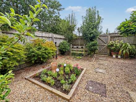 Charming & Impeccable Three-Bedroom Home in a Peaceful Bournemouth Cul-de-Sac, Image 19