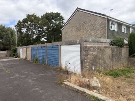 Charming & Impeccable Three-Bedroom Home in a Peaceful Bournemouth Cul-de-Sac, Image 25