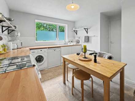 Charming & Impeccable Three-Bedroom Home in a Peaceful Bournemouth Cul-de-Sac, Image 3