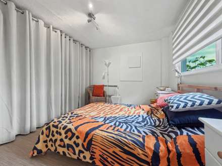 Charming & Impeccable Three-Bedroom Home in a Peaceful Bournemouth Cul-de-Sac, Image 5