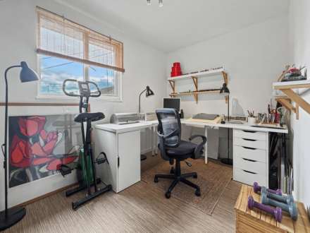 Charming & Impeccable Three-Bedroom Home in a Peaceful Bournemouth Cul-de-Sac, Image 7