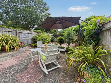 Charming & Impeccable Three-Bedroom Home in a Peaceful Bournemouth Cul-de-Sac, Image 9