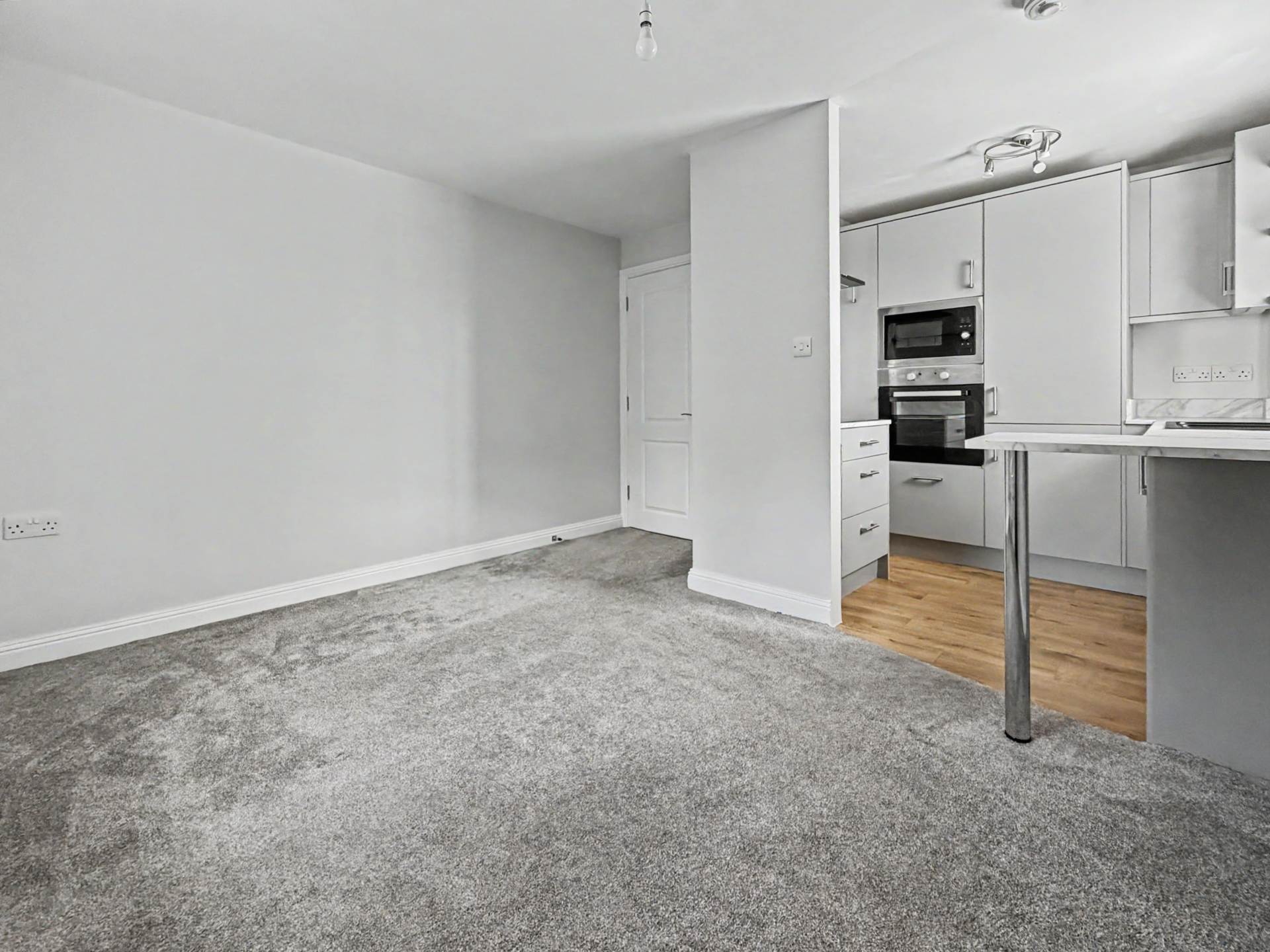 Central Bournemouth Flat, BH1, Image 3
