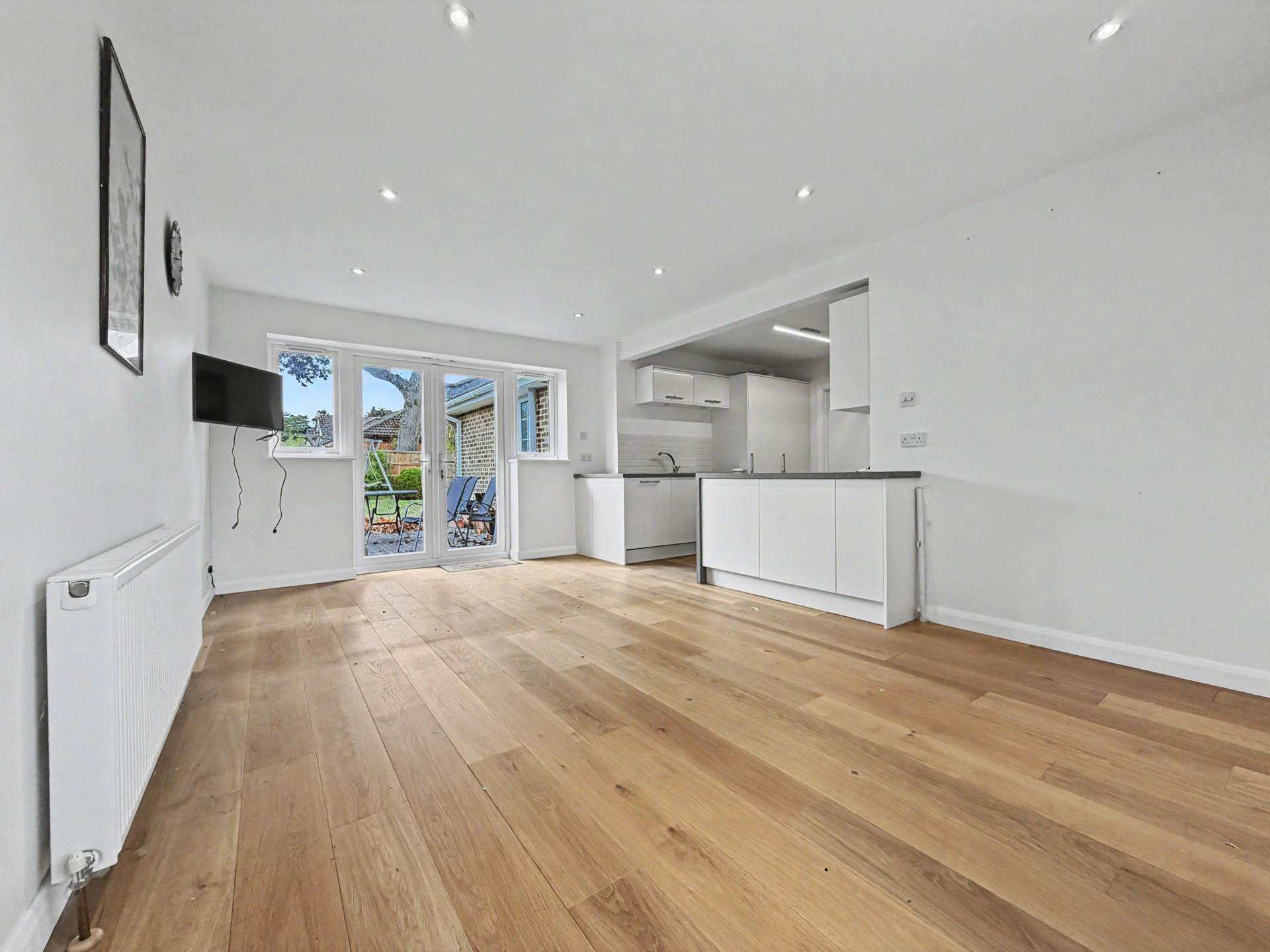 West Christchurch, Dorset * Bungalow *, Image 3