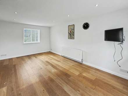 West Christchurch, Dorset * Bungalow *, Image 14