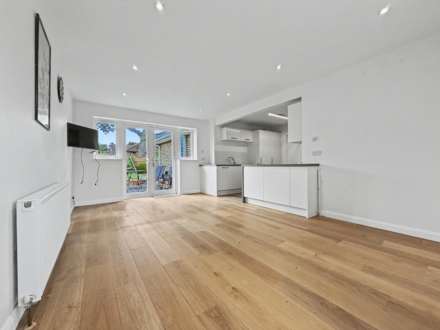 West Christchurch, Dorset * Bungalow *, Image 3