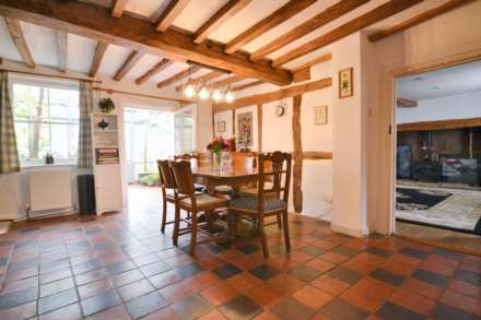 A four bedroom detached home with one bedroom detached annex, Image 10