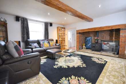 A four bedroom detached home with one bedroom detached annex, Image 11