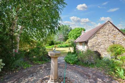 A four bedroom detached home with one bedroom detached annex, Image 18