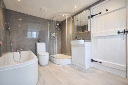 A four bedroom detached home with one bedroom detached annex, Image 22