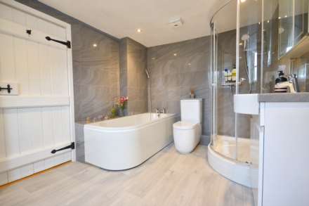 A four bedroom detached home with one bedroom detached annex, Image 23