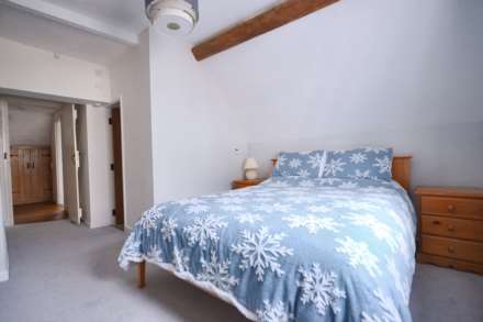 A four bedroom detached home with one bedroom detached annex, Image 27