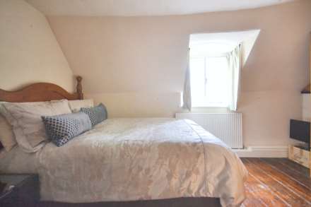 A four bedroom detached home with one bedroom detached annex, Image 32