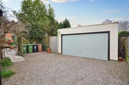 A four bedroom detached home with one bedroom detached annex, Image 33