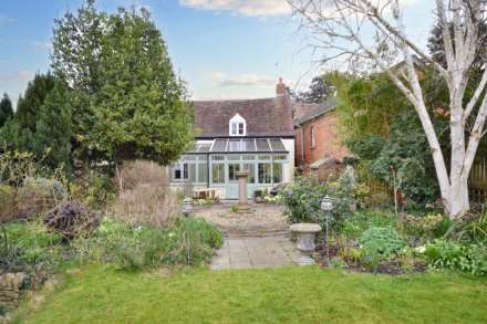 A four bedroom detached home with one bedroom detached annex, Image 34