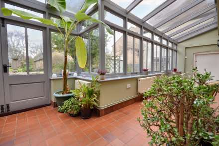 A four bedroom detached home with one bedroom detached annex, Image 4