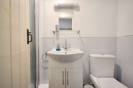 A four bedroom detached home with one bedroom detached annex, Image 42