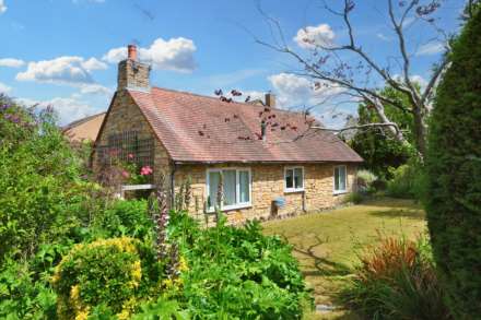 A four bedroom detached home with one bedroom detached annex, Image 44