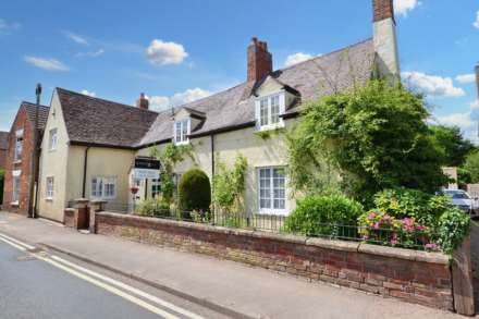 A four bedroom detached home with one bedroom detached annex, Image 46
