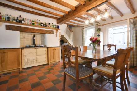 A four bedroom detached home with one bedroom detached annex, Image 7