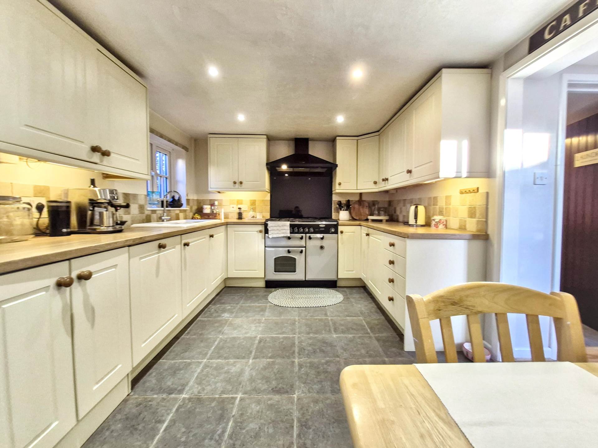 Main Road, Bredon, Tewkesbury, Gloucestershire, Image 8